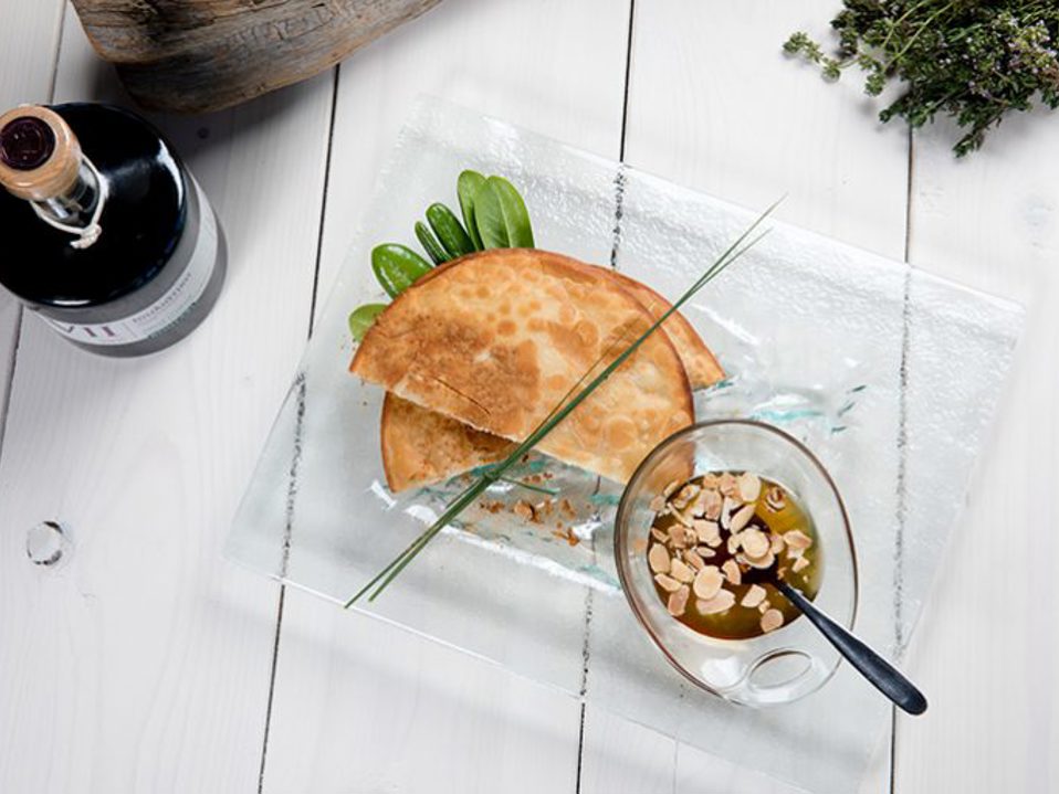 Sfakiani Pita: the aromas and tastes of Crete in one heavenly pie